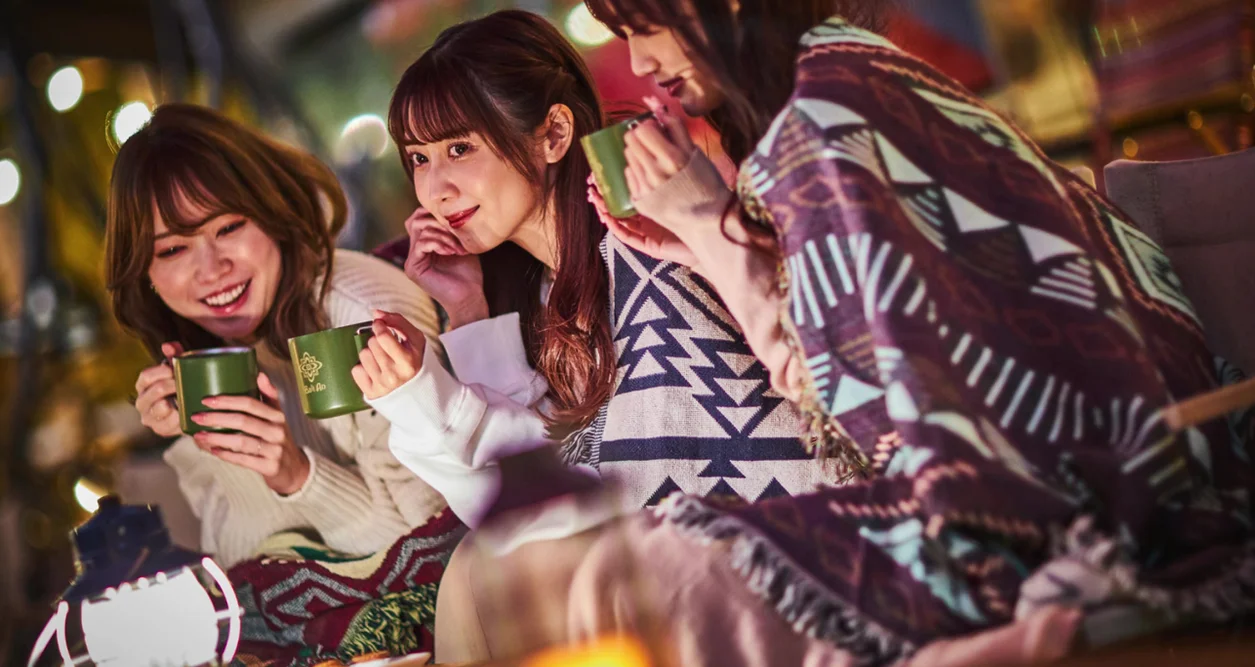 title お泊まり会フォト🛌🌙🫧 ・ꔫ・ お家やホテルで友達とするお泊まり会🍪 可愛いお揃いのパジャマを着たり食べたりお喋りしたり楽しいよね💕︎ お泊まり会でしか撮れない特別な思い出💭 たくさん撮ってみて⭐ ・ꔫ・  APPTOPIでは