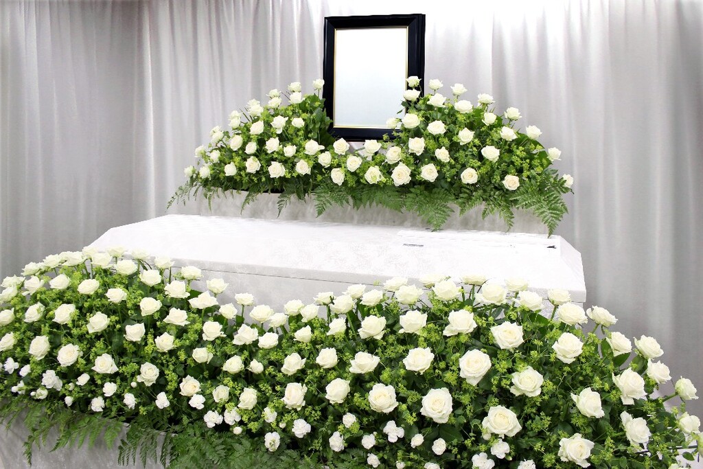 ご自宅でおくってあげたいいわき市小名浜の花屋 花国湘南台店 お供えとご葬儀のお花