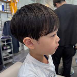 前髪軽めのおしゃれマッシュルームヘア おうちでキッズヘアカット＆アレンジHugKum はぐくむ