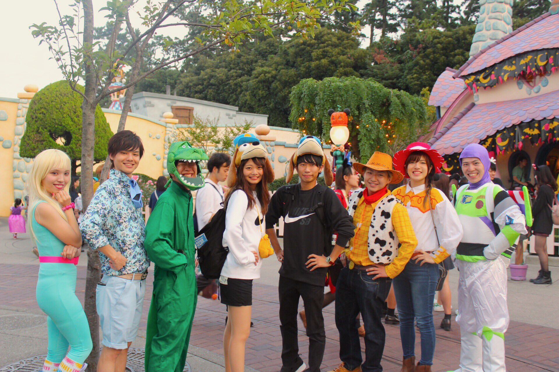 ディズニー公式コスを着てみたカップルでも大丈夫！パンツバージョンのデール♡Perfect World Tokyo