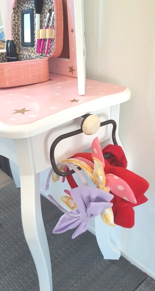 ニトリ・セリア・ダイソー「取り出しやすく、片付けしやすい」「持ち手やキャリー付きで移動もラクラク」文房具収納4選たまひよ