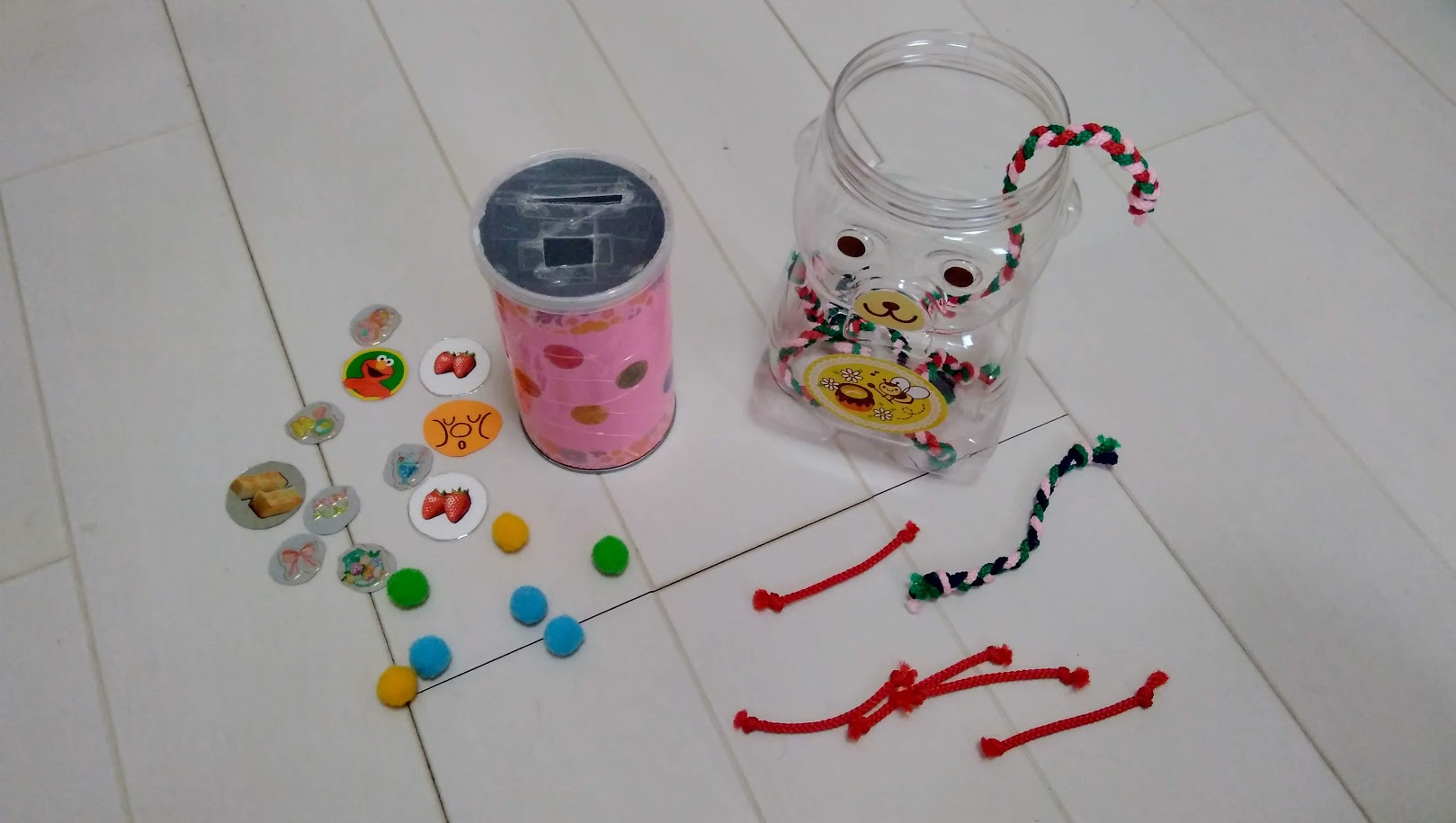 乳児さんが楽しめそうな手作りおもちゃアイデア集〜0、1、2歳頃の興味関心・発達に合わせた手作りおもちゃの作り方まとめ〜保育と遊びのプラットフォーム ほいくる