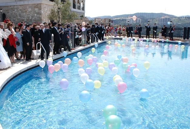 発光液を利用した演出を承ります – イベント・ブライダルの演出 株式会社WEST END