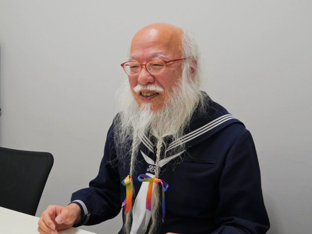 うわさの“セーラー服おじさん”安穂野香がアイドルを育成！？オリコンニュース ORICON NEWS