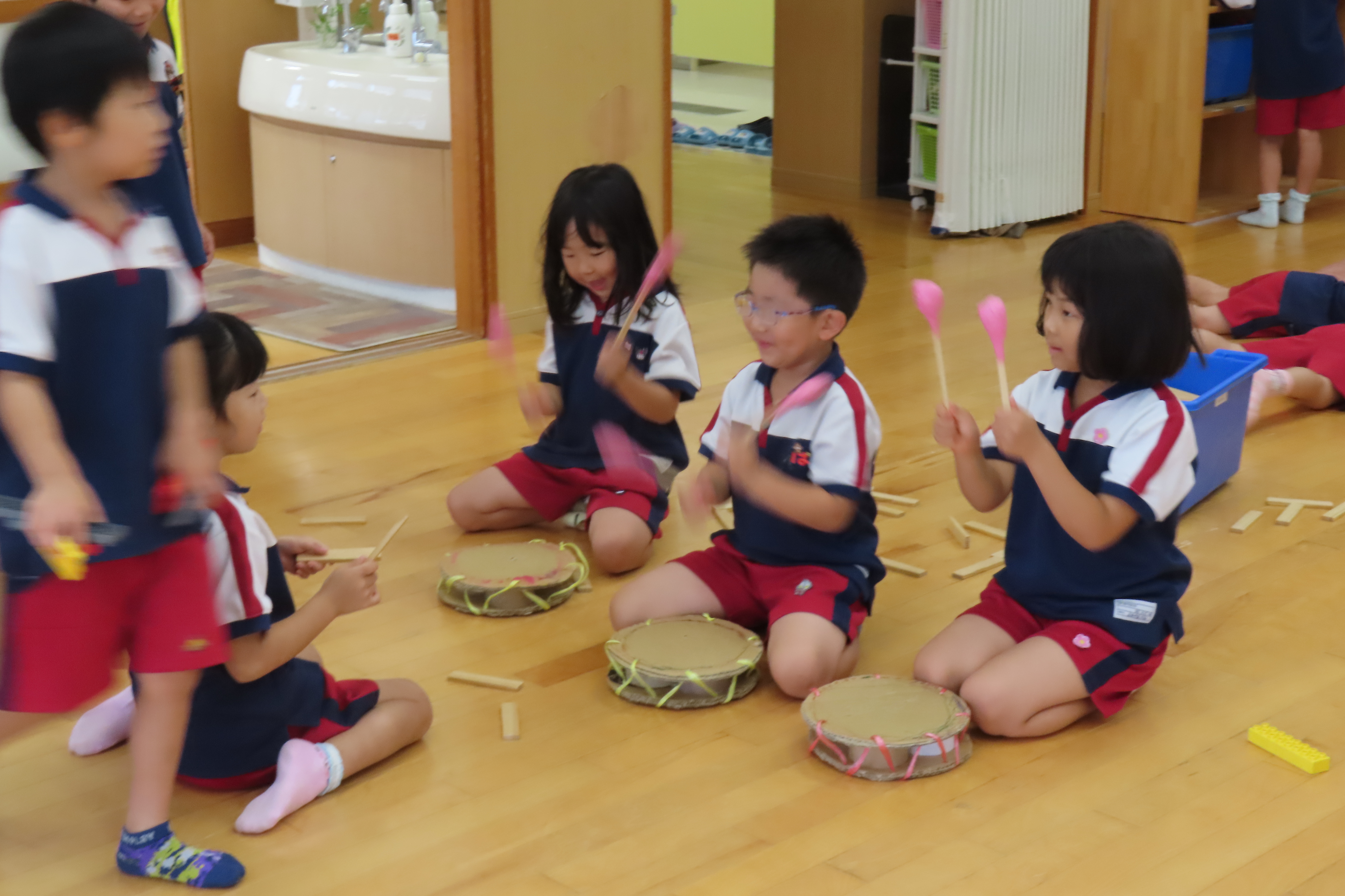たたいてノリノリ！手作り太鼓〜リズム遊びができる楽器作り〜保育と遊びのプラットフォーム ほいくる