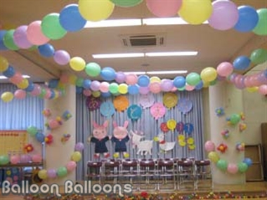 クマさんのバルーン-保育園の謝恩会で装飾に設置しました - バルーンギフトはバルーンコネクションお問い合わせa@balloonconnection.jp