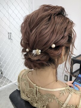 プランナーが教える 結婚式のお呼ばれヘアアレンジ集！出席にふさわしい髪型のマナーも解説トキハナmagazine