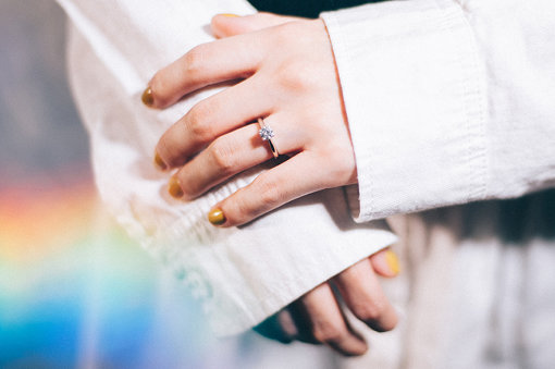 43歳でグラビア挑戦の元NHKアナ、最新投稿に「美しい」「才女に見える」「とってもお似合い」 ENCOUNT ｄメニューニュース NTTドコモ