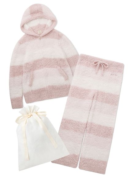 10000円予算のギフトまとめ。 自分へのご褒美にもおすすめ💓 なかなか自分では買わないようなアイシャドウや ハンドクリームは喜ばれるのでは！高いものはやっぱり質も違うんですよね✨ ずっと自分へのご褒美にを年末から考えてるけど なかなか決まらない笑 気になるもの