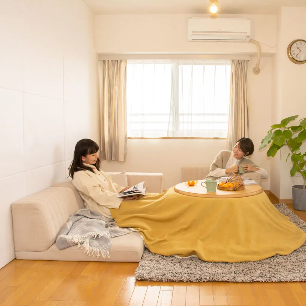 こたつをどう囲む？こたつ×ローソファのレイアウト提案 - HAREM MAGAZINE by ローソファ専門店HAREM