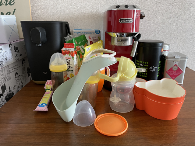 カップラック 哺乳瓶乾燥 収納ボックス 蓋付き お椀スタンド お手入れ簡単 多機能 食器収納 水切り 哺乳瓶立て 小物整理 キッチンツール 防塵水切りラック Amazon.co.jp: 哺乳瓶乾燥ラック蓋付き防塵食器収納棚取り外し可能な水切りトレイ付き 多機能大容量哺乳瓶収納