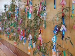 折り紙で笹の葉の折り方。簡単に七夕飾りのリースや笹つづりの作り方。幼稚園や保育園の7月の手作り製作にも最適です♪おりがみっこⅡ