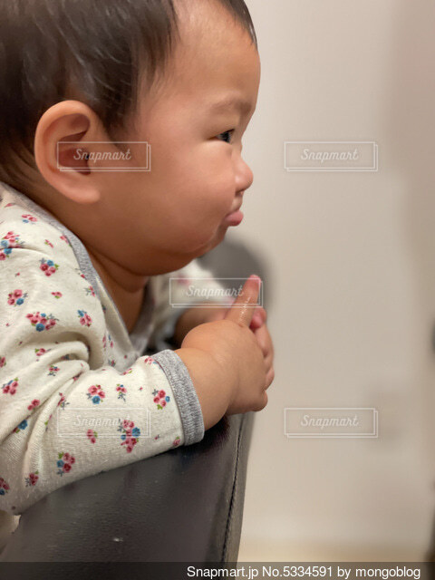 愛娘の横顔が「しんちゃんほっぺ」ママの投稿に7300いいね「かわいすぎる」「見事なしんちゃん」ママリ