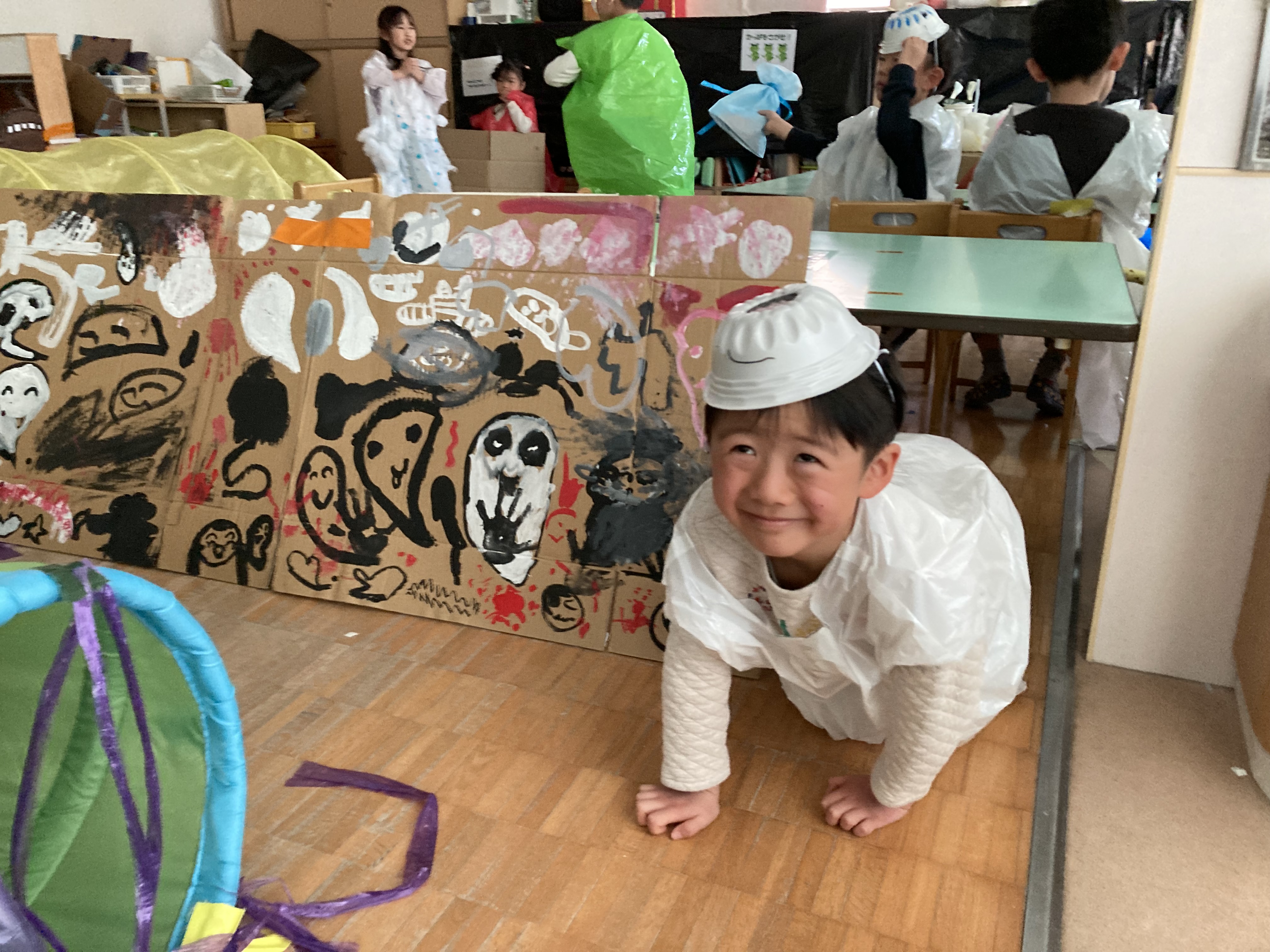 園児と先生と手作りのお化け屋敷作り👻子供たちと一緒に楽しく挑戦TikTok