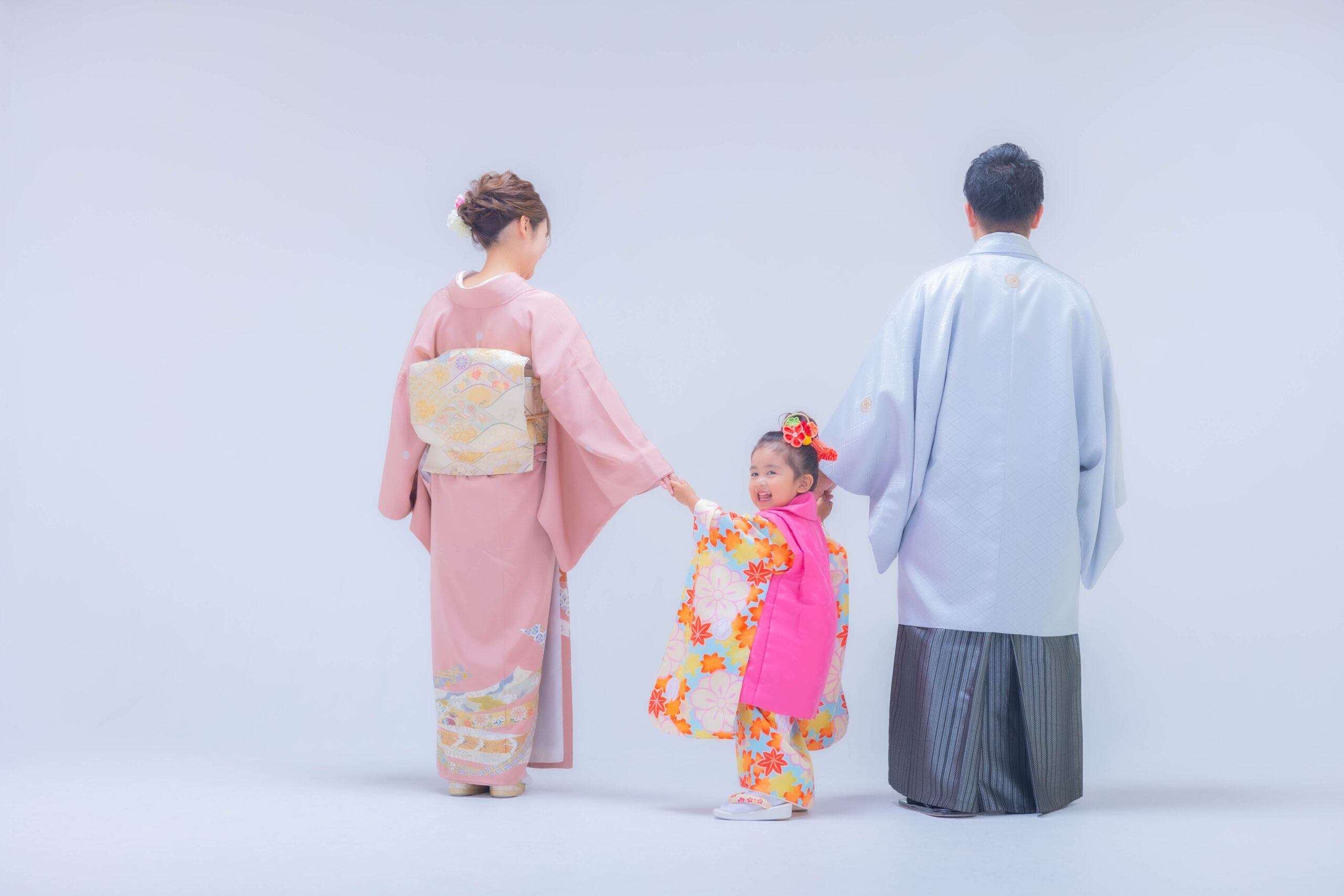 家族みんなで楽しもう！パパママ着物フォトこども写真館スタジオアリス写真スタジオ・フォトスタジオ