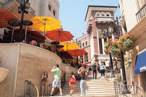 藤本美貴&庄司智春ドジャース試合を観戦 ロサンゼルス家族旅行での笑顔ショット披露に「理想の家族」の声めざましmedia“好き”でつながる