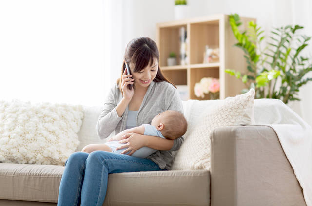 出産報告は相手によって変えようタイミングやツール、文例を紹介Domani