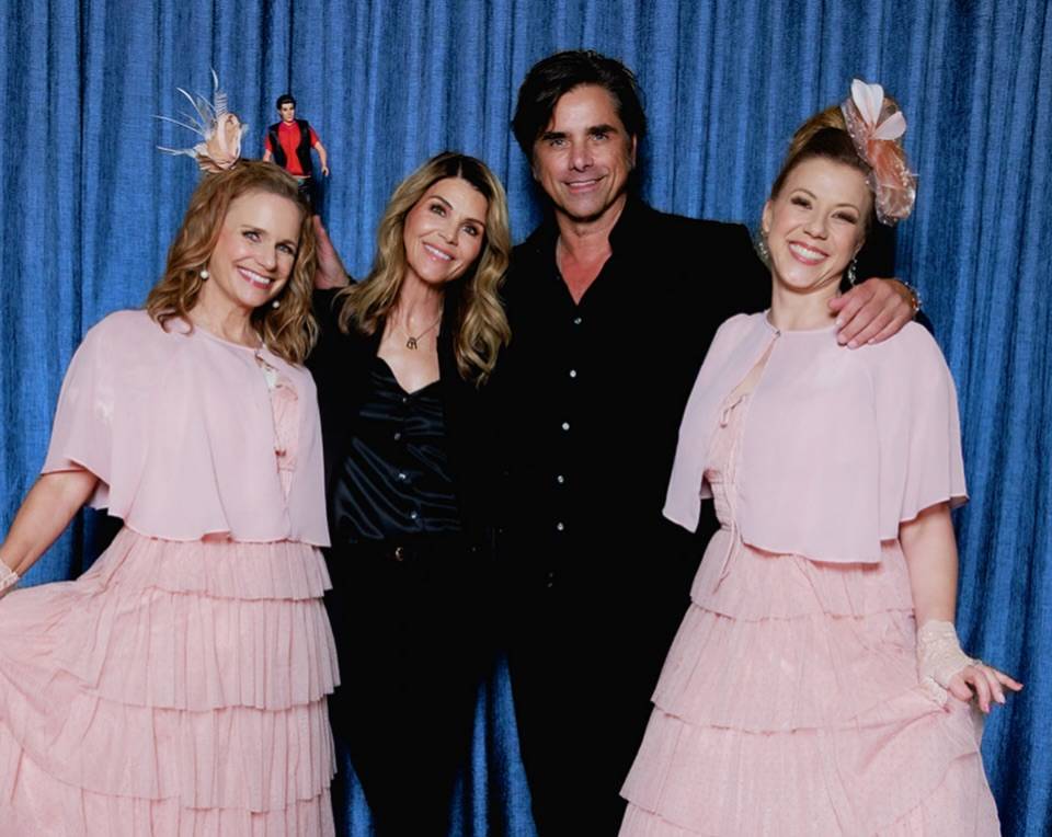 イタすぎるセレブ達 ジョン・ステイモス 自慢の息子を『フラーハウス』仲間達にお披露目 - ライブドアニュース