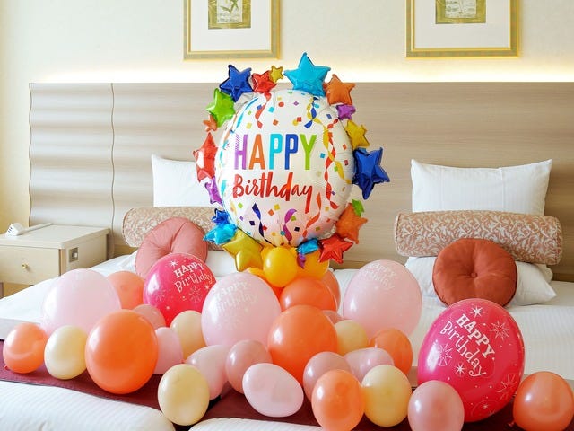 ホテルサプライズ お友達の誕生日や恋人との記念日のお祝いにホテルでサプライズはいかがですか？ 今回は編集部おすすめのサプライズで喜ばれるホテルをご紹介します♡※サプライズ後の片付けはしましょう✨ ぜひ保存して参考にしてみてくださいね！ photo by @____040tm