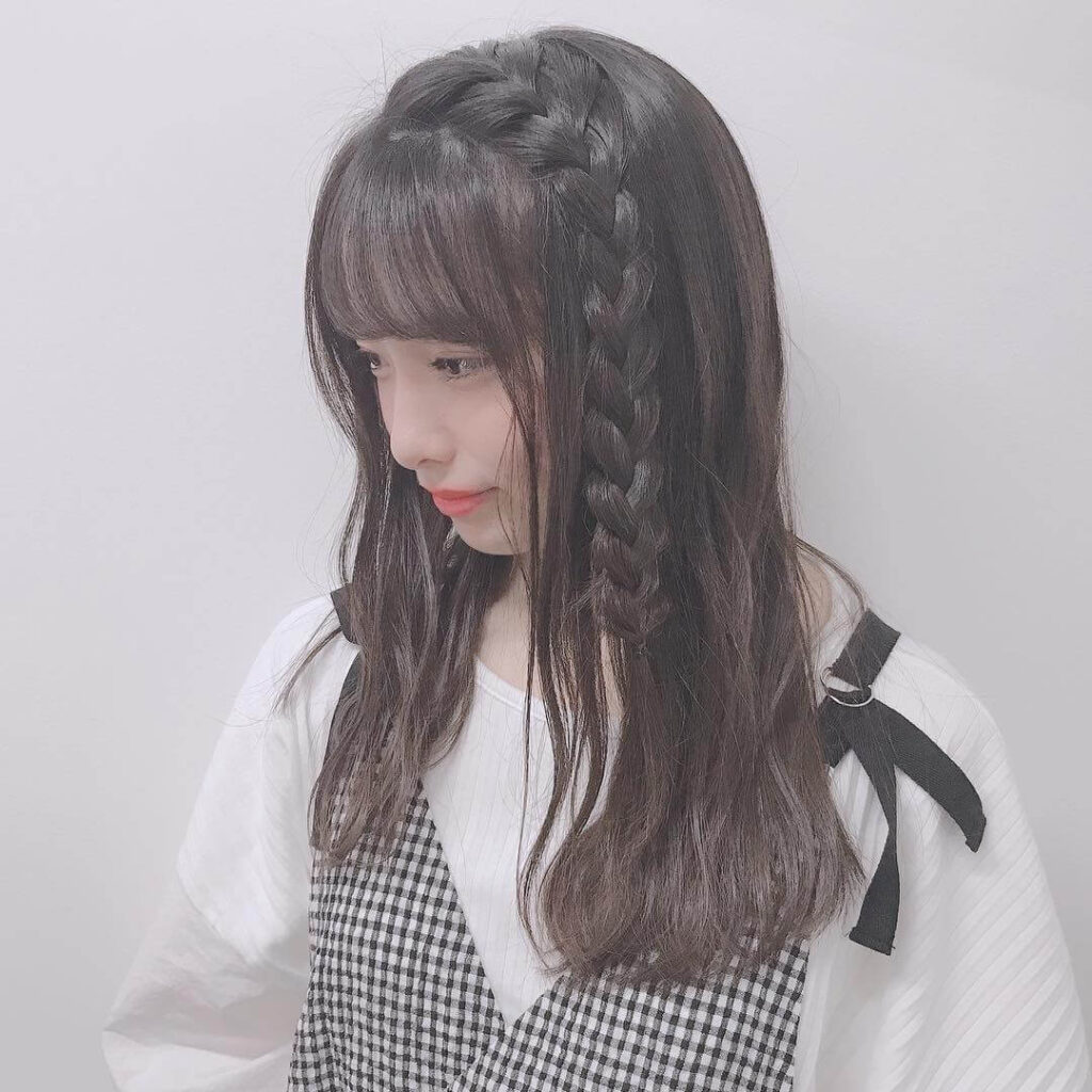 小学生の袴に似合う髪型とは？簡単に作れる人気ヘアアレンジ特集袴レンタルは晴れ着の丸昌 卒業時装卒業式の袴 ハカマ 全国宅配送料無料