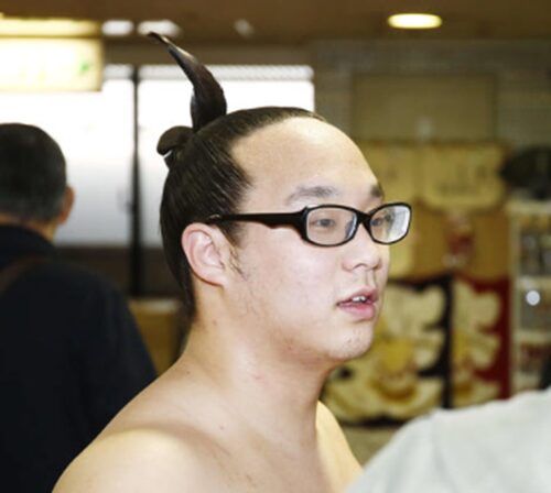 田子ノ浦親方「妻の不倫相手が弟子だなんて 」美人女将の裏切り行為の真実 - YouTube