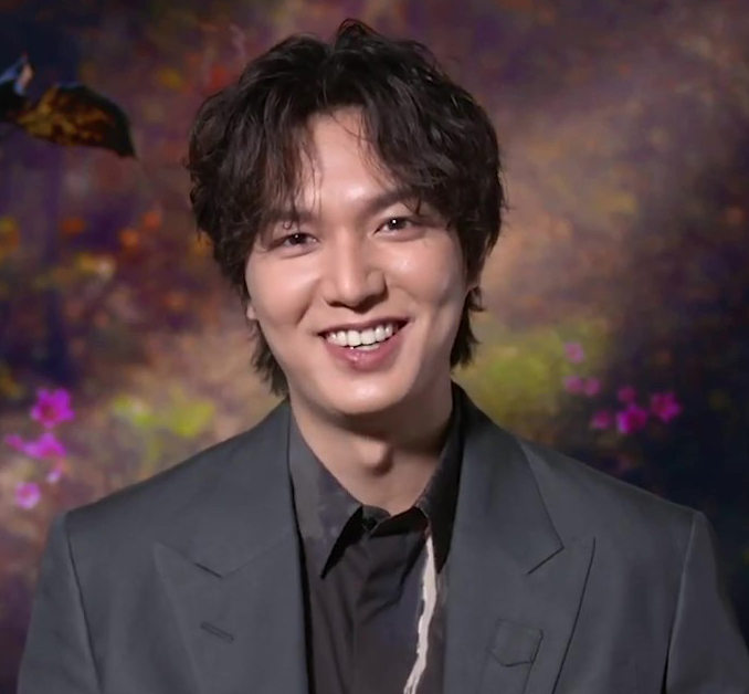 俳優イ・ミンホ、本日 22日 誕生日に韓服着た幼い頃の写真を公開 ”赤ちゃんの頃からイケメン“wowKorea ワウコリア