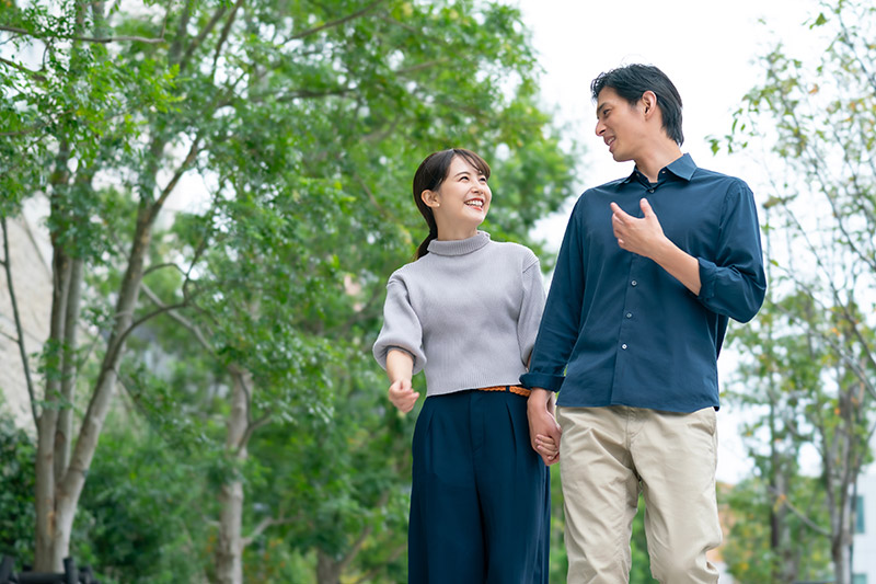 手をつないで歩くゲイカップルの後ろを歩いて感じた事