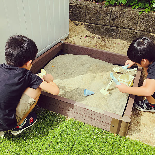 清潔な砂場をDIY 狭い庭でもちょうど良いサイズ自作自錯自咲