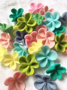 楽天市場50％OFFクーポンあり コサージュ 卒園式 卒業式 入園式 入学式 フォーマル ママ 子供 スーツ ブローチ 上品 オーガンジー 花クリップ フラワー パール シンプル ブローチ 髪飾り 花 成人式 : PLUSiiNE楽天市場店