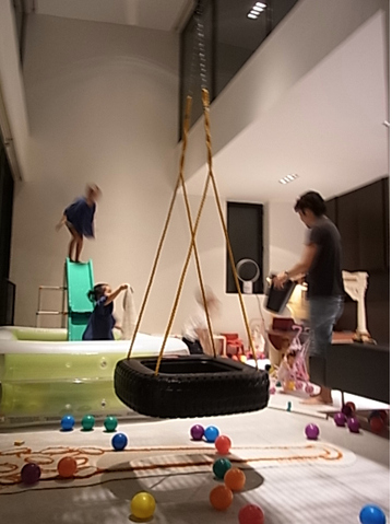 豪邸すぎる”滝沢眞規子、広々とした吹き抜けリビング公開「毎日がホテルライクですね」「こんなおうちに住みたい」オリコンニュース ORICONNEWS