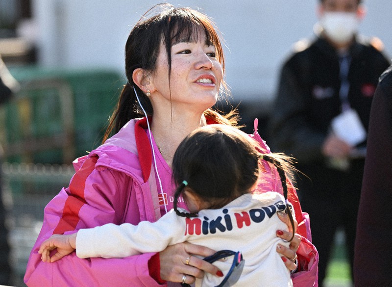 現役続行か、出産＆育児のため引退か」悩む29歳の女性ランナーを救った母親からの一言 前田彩里が異例の「産後のマラソン復帰」を決断するまで - マラソン- Number Web - ナンバ