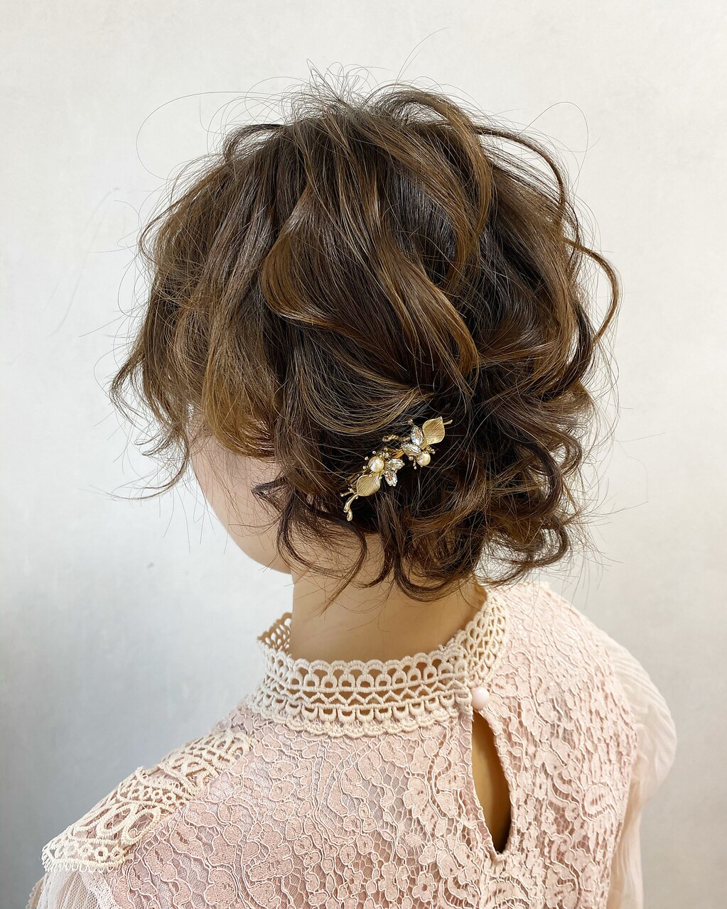 ショートヘアこそ映える！結婚式のお呼ばれアレンジ10パターン - Lumiel