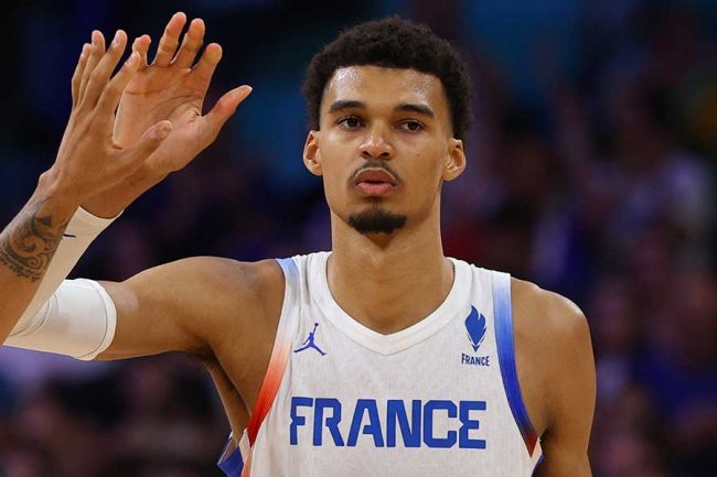 子どもたちに希望や夢を」167センチの富樫勇樹に称賛の声 “55センチ”の身長差が話題 2024年7月30日掲載 日テレNEWS NNN