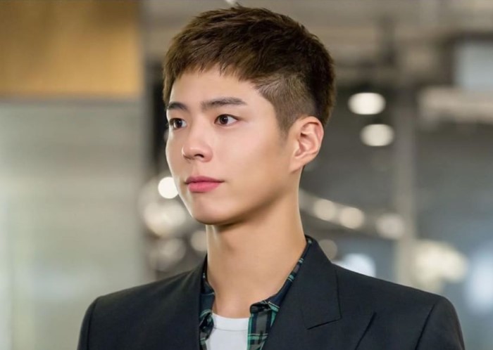 秘話再び 小学4年生の時に母親を亡くしたパクボゴム「大切な人と写真をたくさん撮っておいてね」舞台で涙 カンタービレ