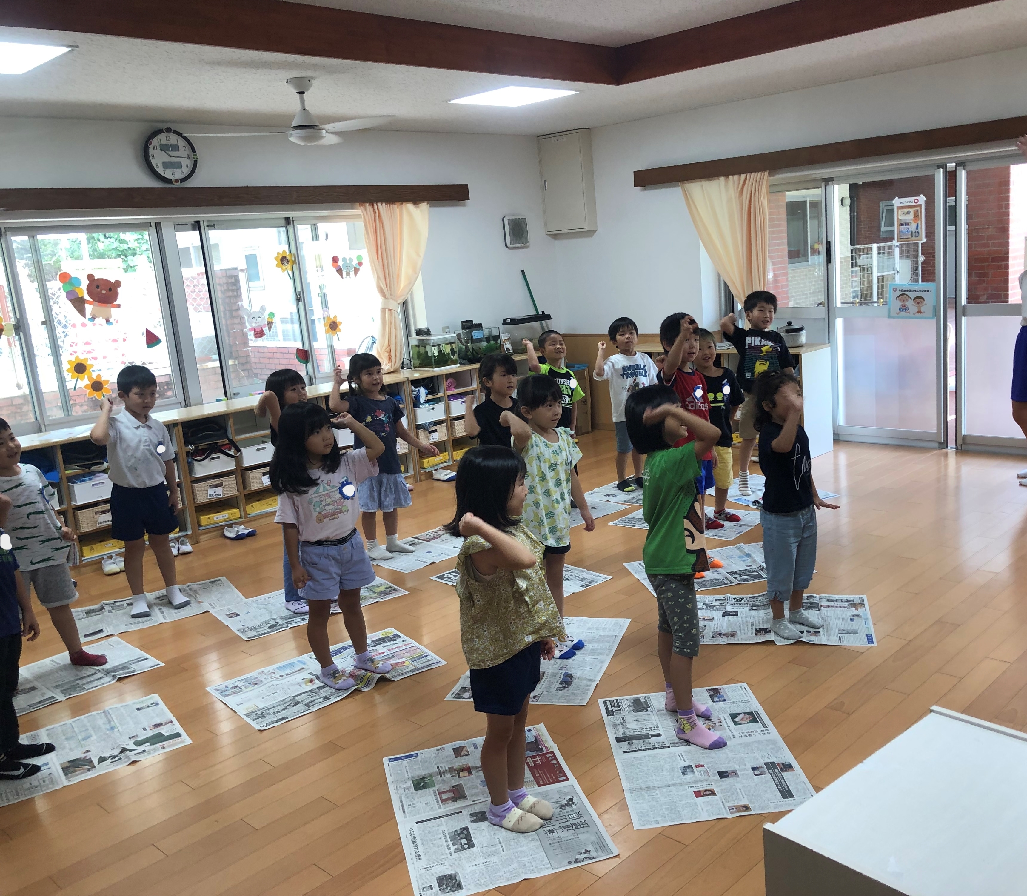 AI時代に求められるのは「競技力」よりも「遊戯力」。新聞を使った『しんぶんちゲーム』で育む〝生きる力〟とは ゲーム監修者インタビューHugKum はぐくむ