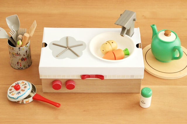 ダイソーのままごとおもちゃシリーズ ダイニングテーブル、キッチンシンク、冷蔵庫 購入しましたstudio TOFU