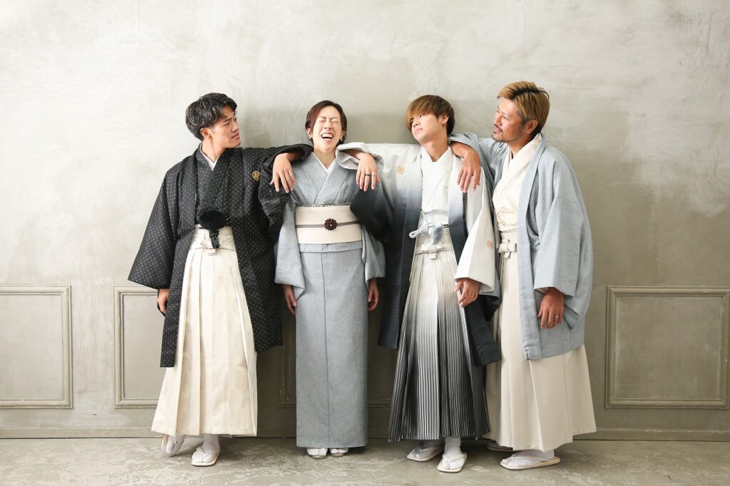 面白すぎて、無理！」「笑いすぎてお腹が痛い」 ひな祭りの『家族写真』が、はんぱない！ – grapeグレイプ