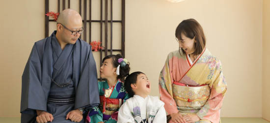 家族写真、何を着る? 写真映えする服選びのコツ バースデー・ハーフバースデー編 スタジオほのか