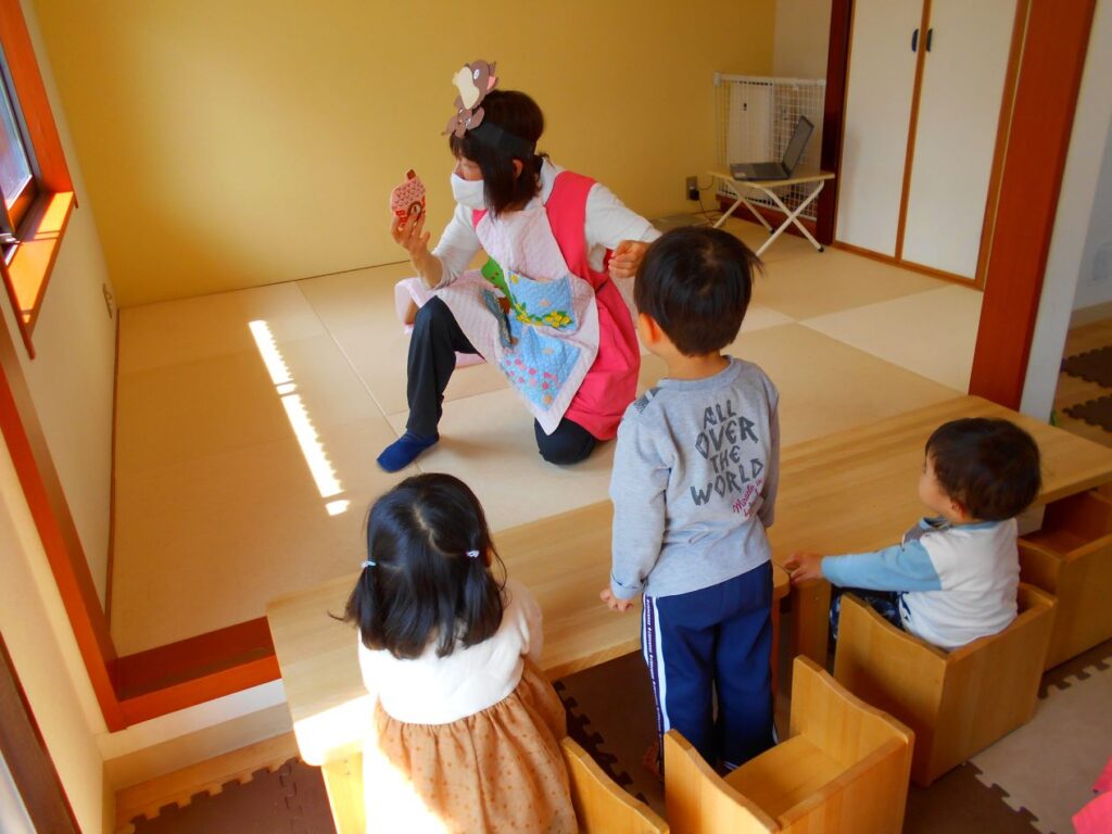 出し物たっぷりネタ帳 誕生会 入園式 クリスマス会 お別れ会 いつでも 通販セブンネットショッピング