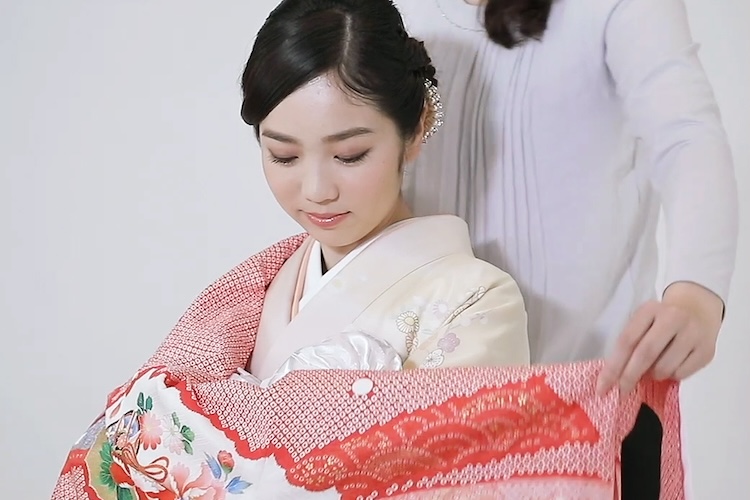 はじめてのお宮参り いつ行く？何をする？その流れや準備は？ - 晴れ着の丸昌横浜店 晴れ着のアレコレ