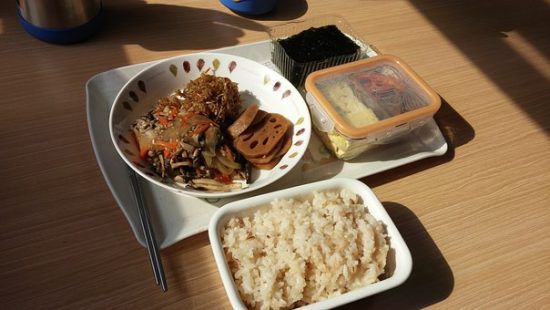 いつもコンビニでお昼ご飯買ってたけど、少しずつお弁当に変えます🍱まずはおにぎりから挑戦→アドバイスが集まる - Togetter