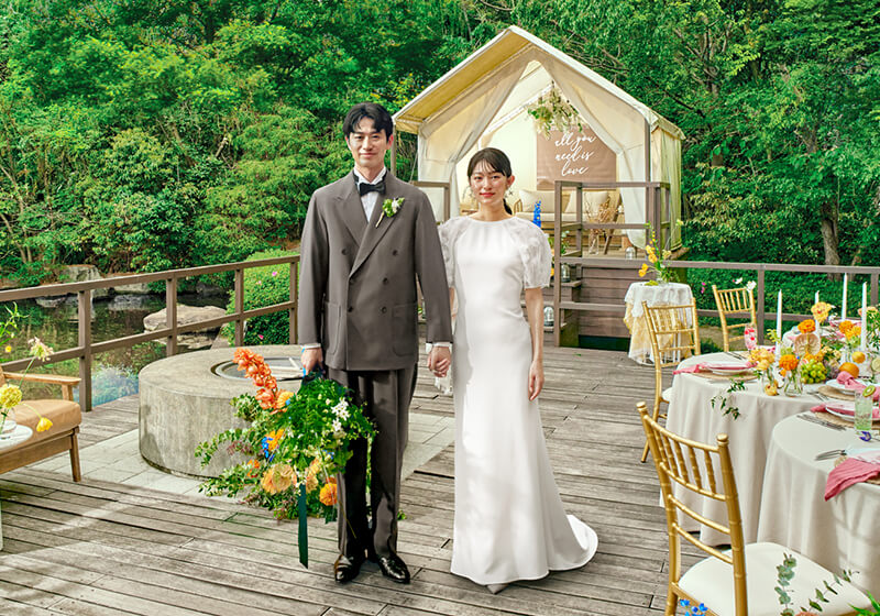 森の中に佇む”石とガラスのチャペル” photo by 谷澤明美デコルテ