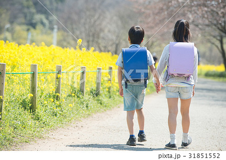 ランドセル 小学生 後ろ姿イラスト - No: 24367211無料イラスト・フリー素材なら「イラストAC」