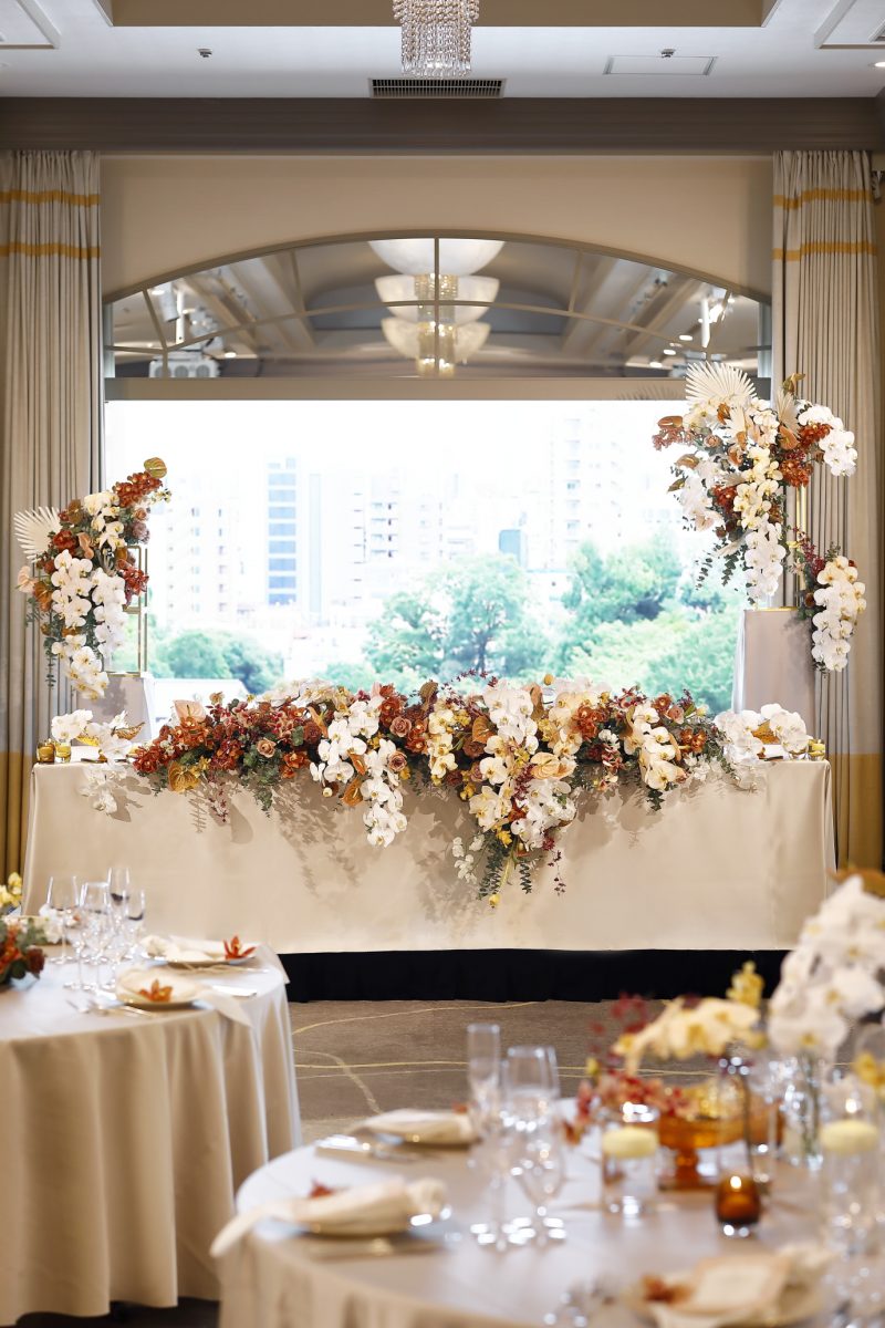 カラフルなメインテーブル装花 結婚式 会場装花トキハナ
