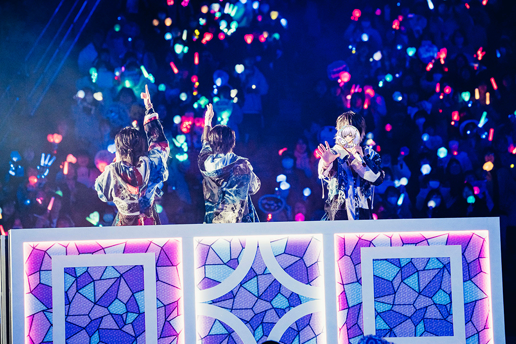 実写解禁 子ども組のライブ実写！肩を組んでる子ども組が可愛すぎる いれいす切り抜き- YouTube