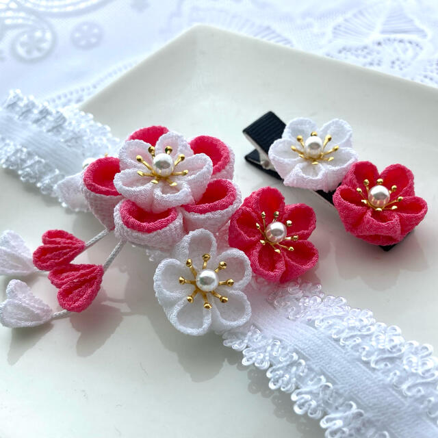 日本製 ベビーヘアバンド ヘアバンド 袴 ロンパース とお揃い！ 藤下がり つまみ細工 ヘアアクセサリー 赤ちゃん ベビー ベビーアクセサリ 初詣ひな祭り お宮参り 結婚式 初節句 ちりめん ベビーグッズ ギフト クリップ 襟飾り 帯飾りM便 2 7メール便可 の評判