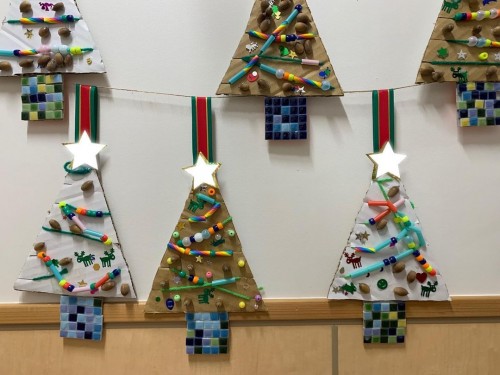 保育 製作 紙皿で作る簡単クリスマスツリーChristmas tree made with paper plates