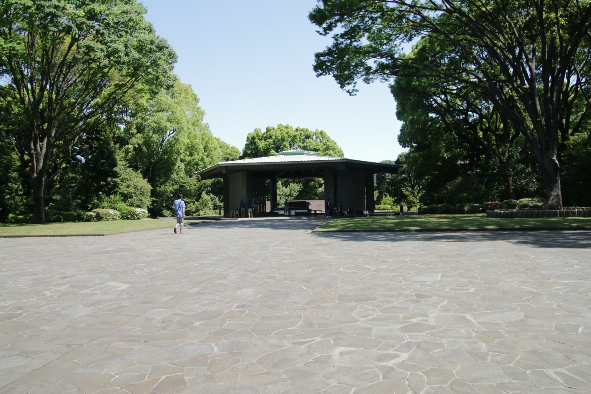 千鳥ケ淵戦没者墓苑で拝礼式 秋篠宮ご夫妻がご臨席 - 産経ニュース