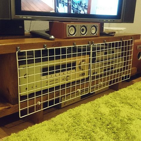 赤ちゃん用の本棚の安全対策100均でつくるイタズラ防止の目隠しガード