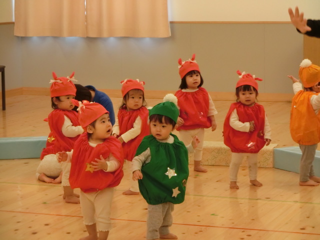 カラービニール袋でシンデレラの衣装が作れる？！ハロウィン 発表会 お遊戯会 必見！カラービニール袋で簡単衣装作り！ みんなであそぼ!!